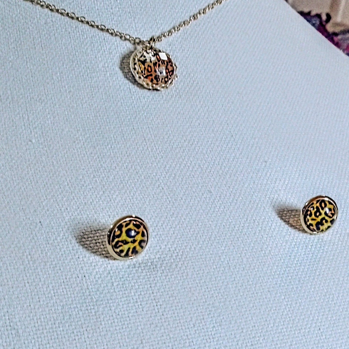 7504 Tigress Necklace Earrings Set