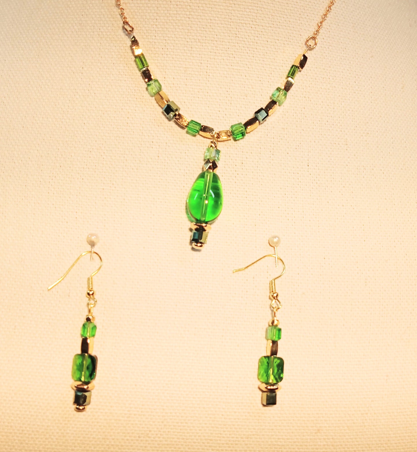 8504 Fern Green Swarovski Crystal Squares Necklace Set