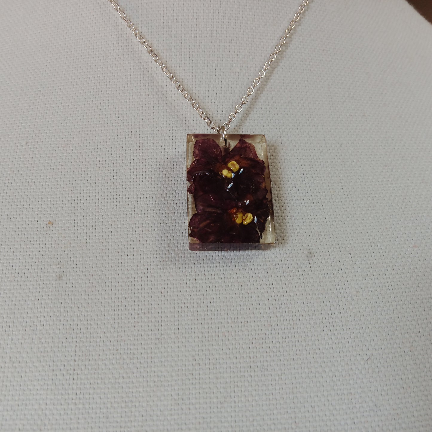 9908 Tw African Violates Necklace
