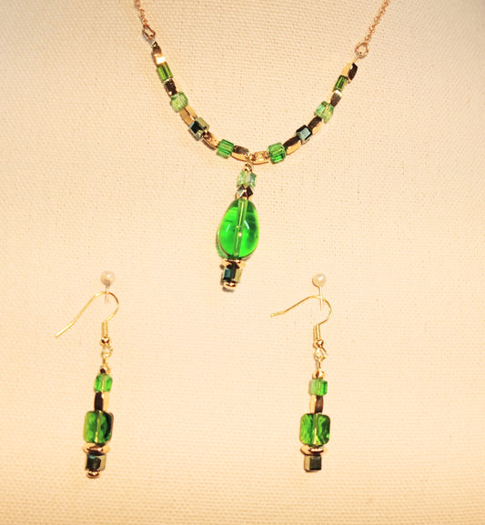 8504 Fern Green Swarovski Crystal Squares Necklace Set
